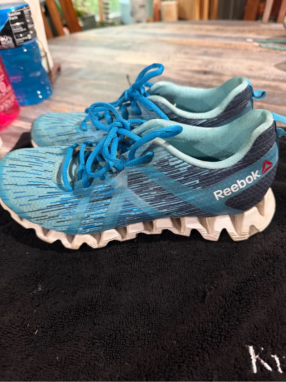 Reebok men's size 7.5 Blue Athletic Sneakers with White Soles